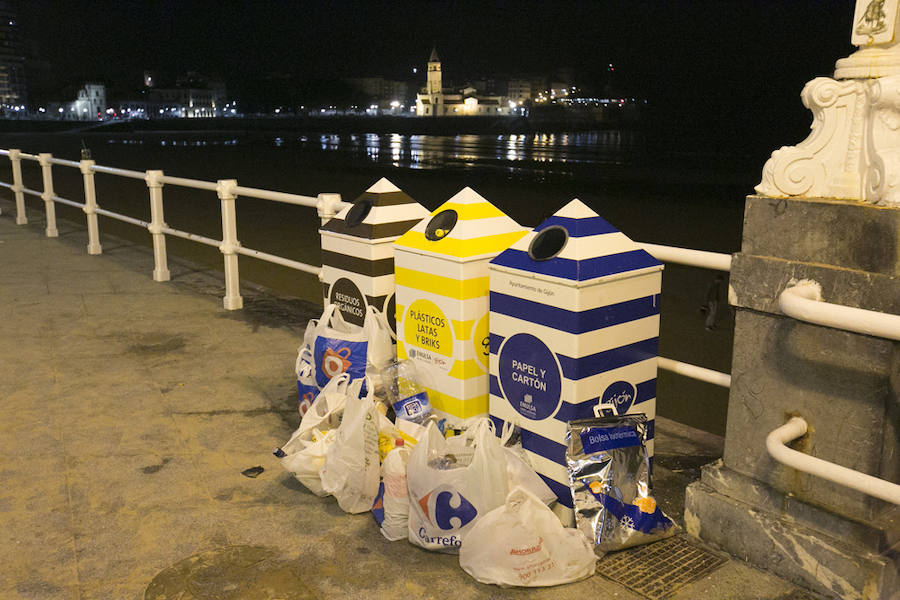 Así amaneció Gijón tras la fiesta de los Fuegos