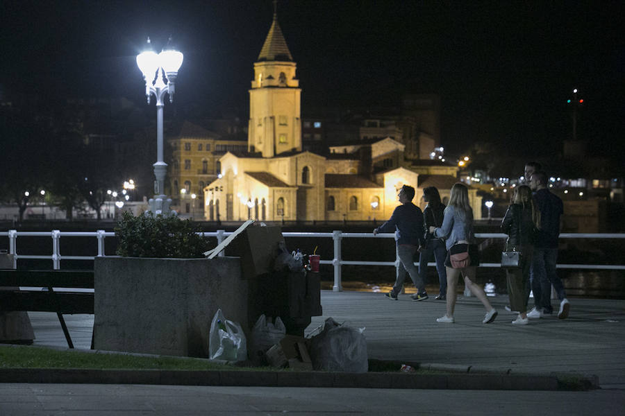 Así amaneció Gijón tras la fiesta de los Fuegos