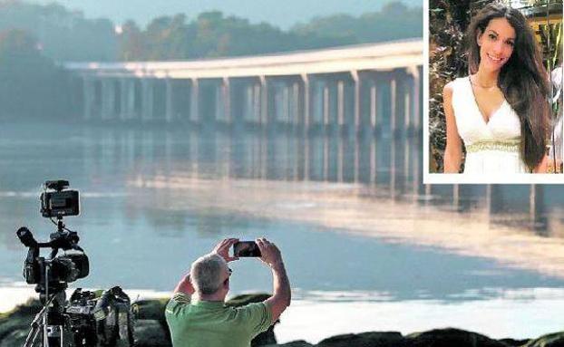 Imagen del puente de Taragoña donde fue encontrado el móvil de Diana Quer (en la fotografía superior)