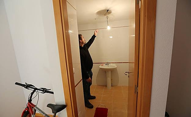 La crisis multiplica las renuncias a viviendas sociales