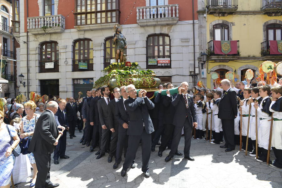 Multitudinaria fiesta de San Roque en Llanes