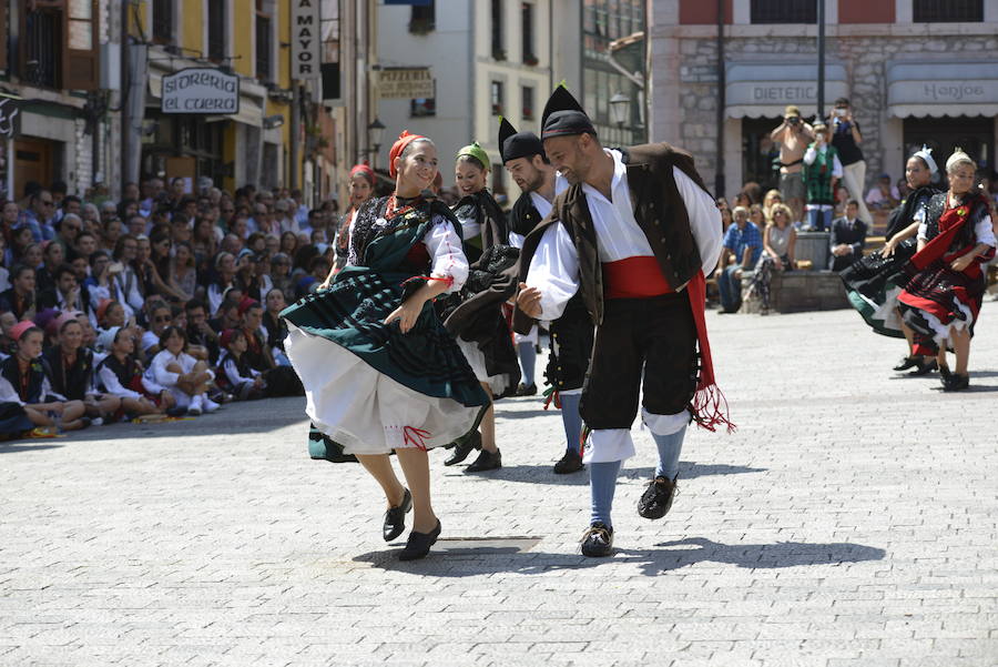 Multitudinaria fiesta de San Roque en Llanes