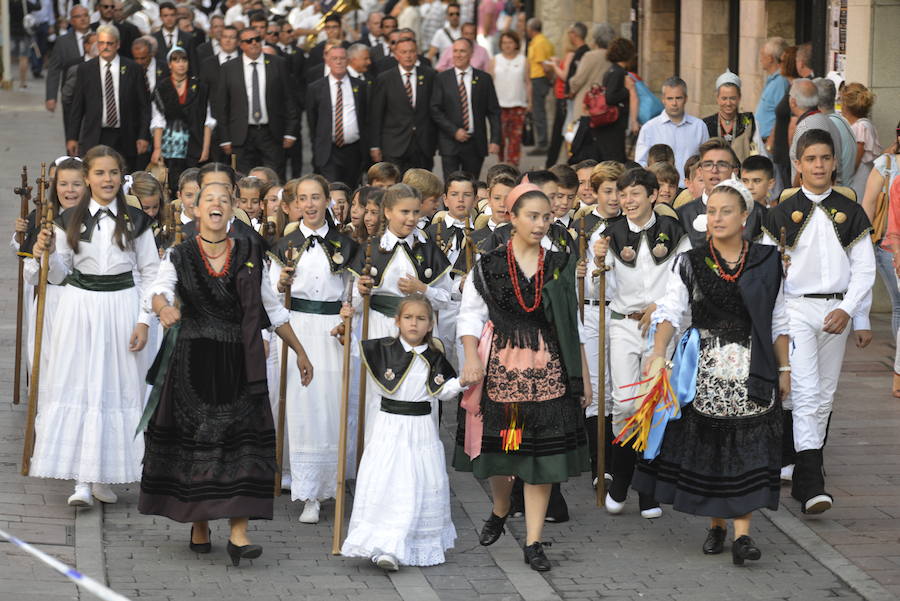 Multitudinaria fiesta de San Roque en Llanes