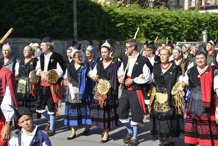 Multitudinaria fiesta de San Roque en Llanes