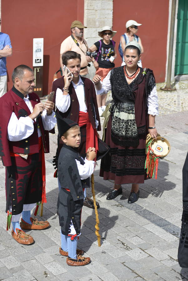 Multitudinaria fiesta de San Roque en Llanes