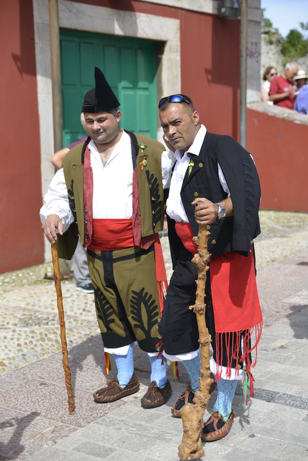 Multitudinaria fiesta de San Roque en Llanes