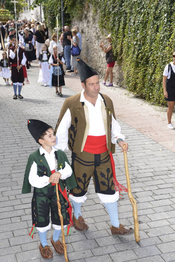 Multitudinaria fiesta de San Roque en Llanes