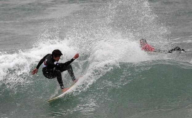 El Campeonato Tapiego de Surf espera «buenas olas» 