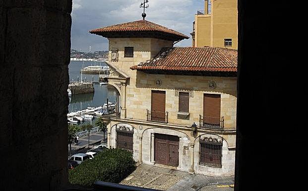 La Casa Paquet, vista desde una manzana paralela. 