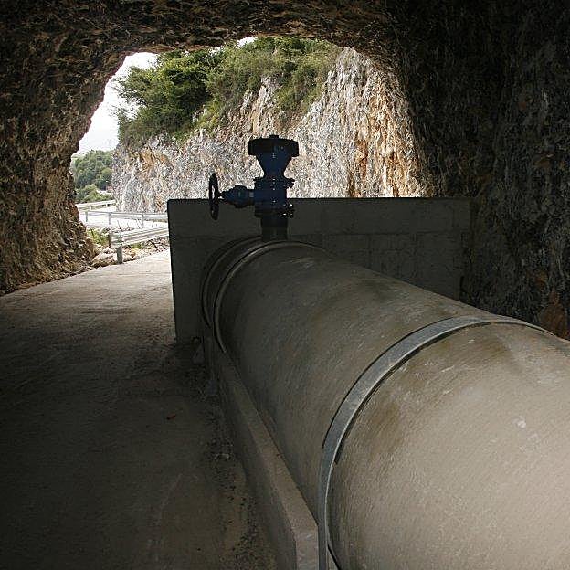 La entrada del canal del Aramo en la ETAP de Cabornio. 