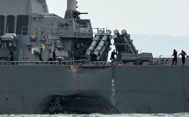 El choque con el petrolero ‘Alnic MC’ provocó un enorme boquete en el ‘USS John S. McCain’. 