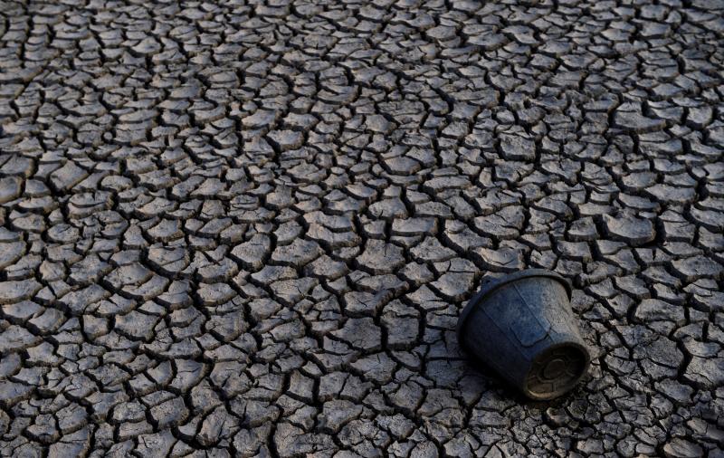 El embalse de Barrios de Luna, sin agua