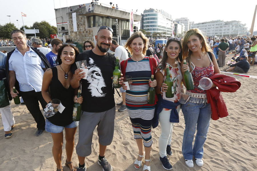 ¿Estuviste en el récord de escanciado simultáneo de 2017? ¡Búscate! (8)