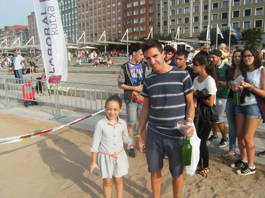 ¿Estuviste en el récord de escanciado simultáneo de 2017? ¡Búscate! (5)