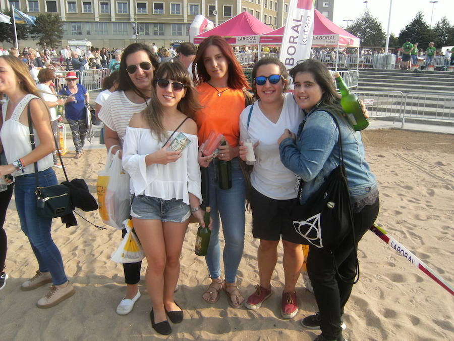 ¿Estuviste en el récord de escanciado simultáneo de 2017? ¡Búscate! (5)