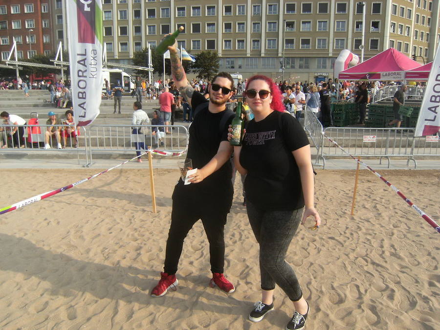 ¿Estuviste en el récord de escanciado simultáneo de 2017? ¡Búscate! (5)