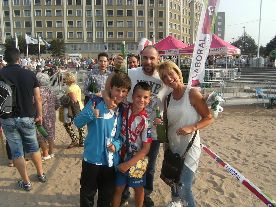 ¿Estuviste en el récord de escanciado simultáneo de 2017? ¡Búscate! (5)