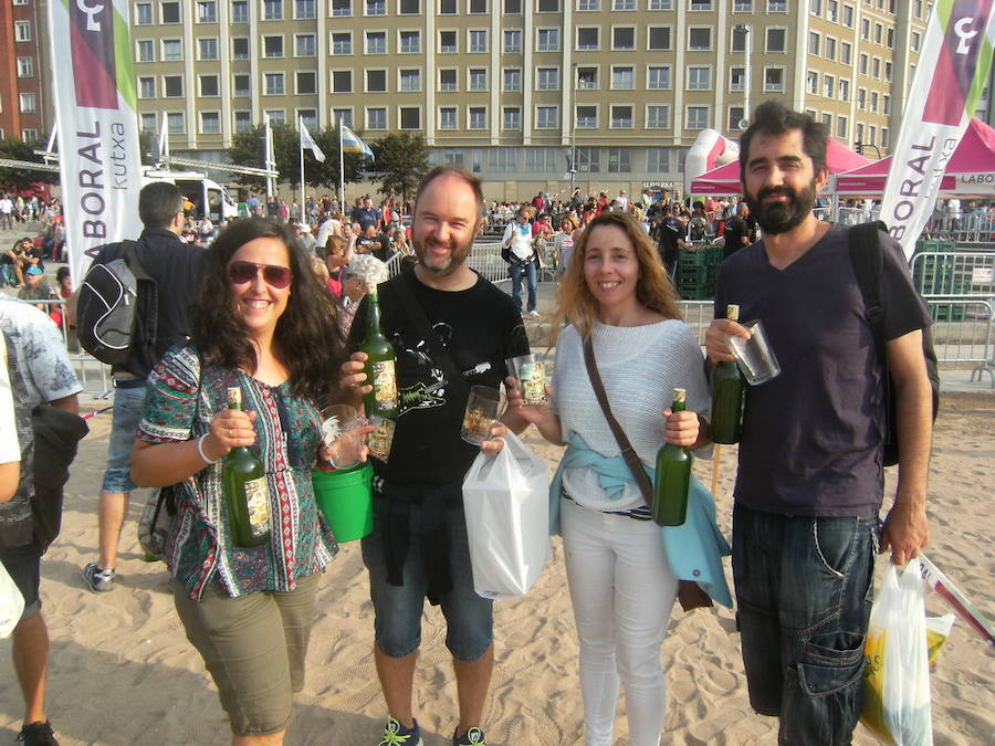 ¿Estuviste en el récord de escanciado simultáneo de 2017? ¡Búscate! (5)