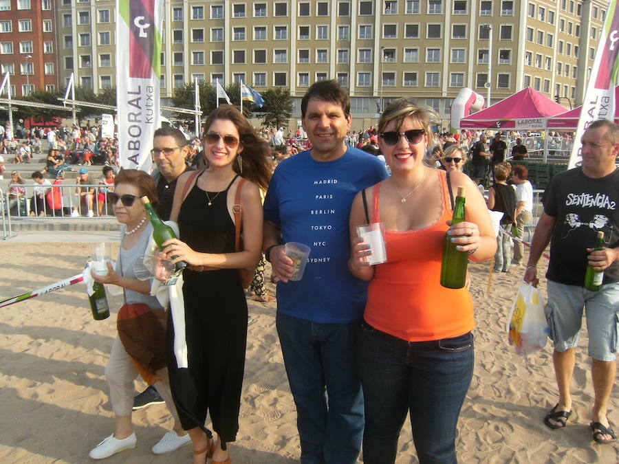 ¿Estuviste en el récord de escanciado simultáneo de 2017? ¡Búscate! (5)