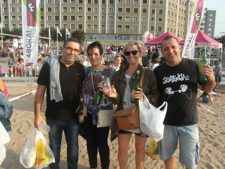 ¿Estuviste en el récord de escanciado simultáneo de 2017? ¡Búscate! (5)