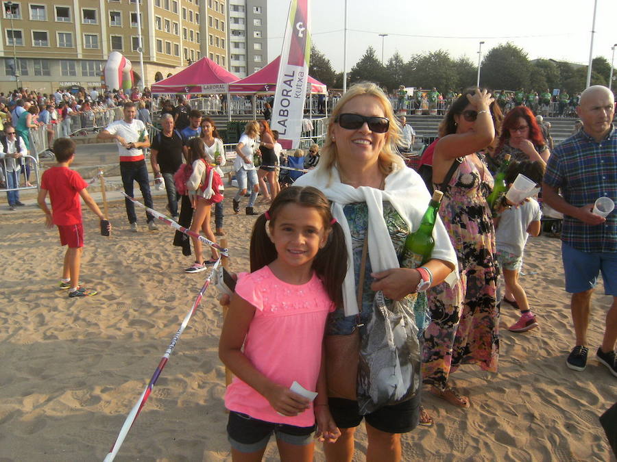 ¿Estuviste en el récord de escanciado simultáneo de 2017? ¡Búscate! (5)