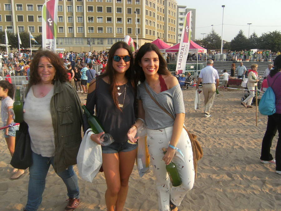 ¿Estuviste en el récord de escanciado simultáneo de 2017? ¡Búscate! (5)