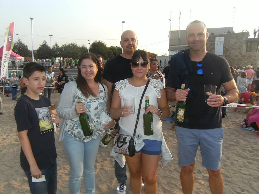 ¿Estuviste en el récord de escanciado simultáneo de 2017? ¡Búscate! (5)