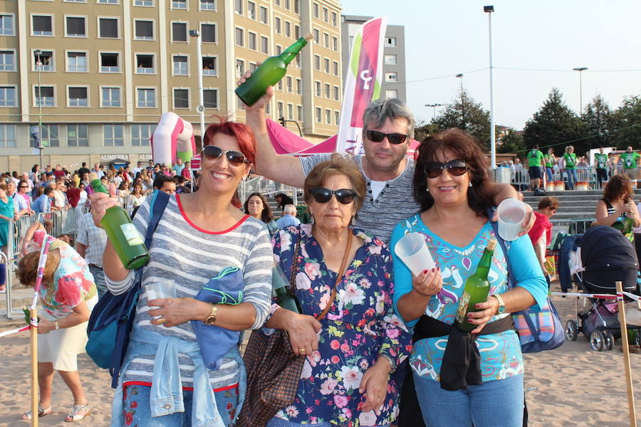 ¿Estuviste en el récord de escanciado simultáneo de 2017? ¡Búscate! (4)