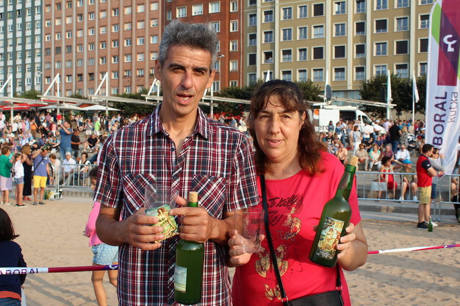 ¿Estuviste en el récord de escanciado simultáneo de 2017? ¡Búscate! (4)