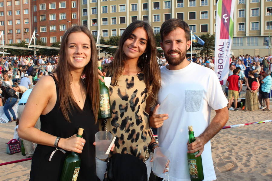 ¿Estuviste en el récord de escanciado simultáneo de 2017? ¡Búscate! (4)