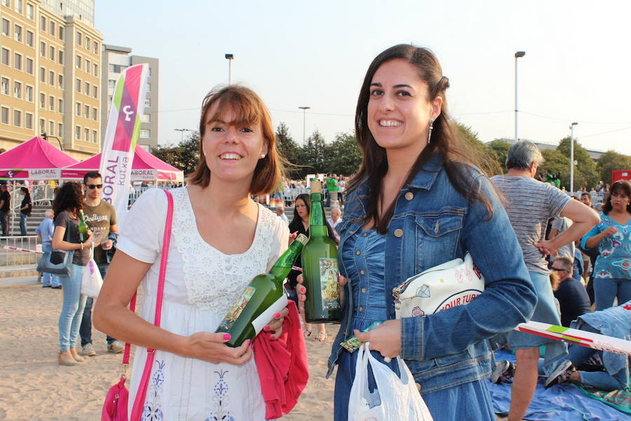 ¿Estuviste en el récord de escanciado simultáneo de 2017? ¡Búscate! (4)