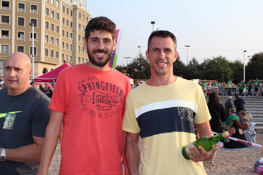 ¿Estuviste en el récord de escanciado simultáneo de 2017? ¡Búscate! (4)