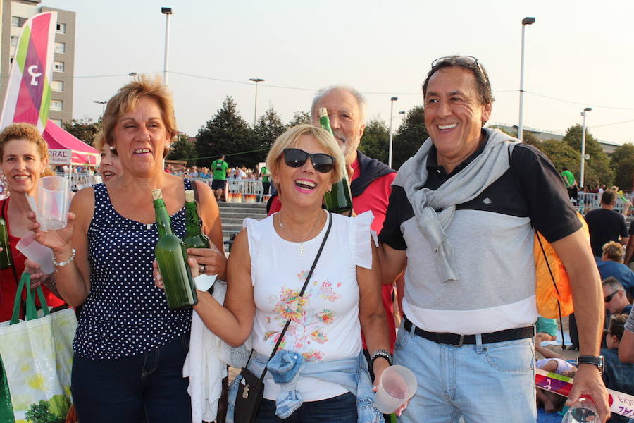 ¿Estuviste en el récord de escanciado simultáneo de 2017? ¡Búscate! (4)