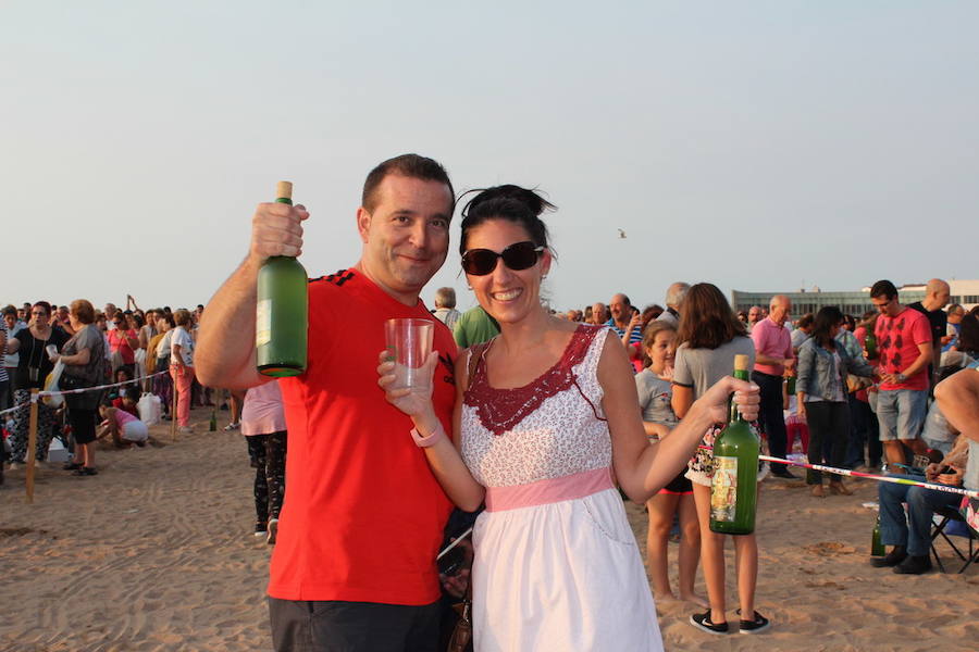 ¿Estuviste en el récord de escanciado simultáneo de 2017? ¡Búscate! (4)