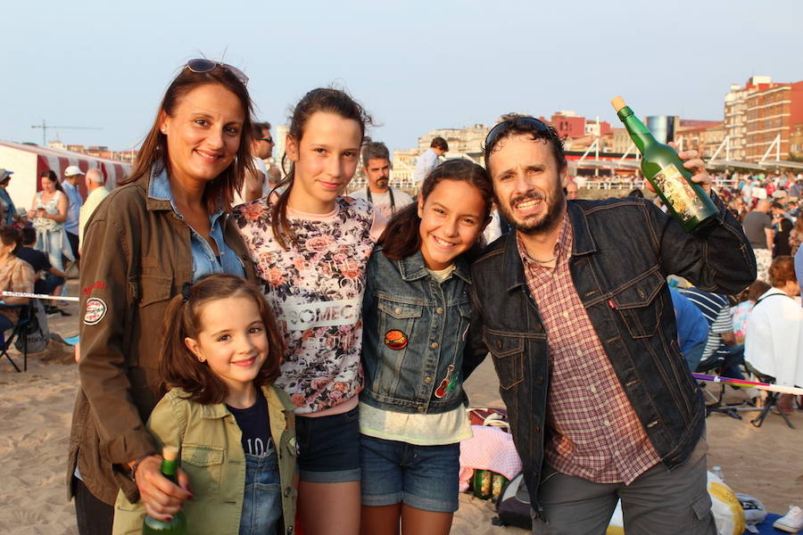 ¿Estuviste en el récord de escanciado simultáneo de 2017? ¡Búscate! (4)