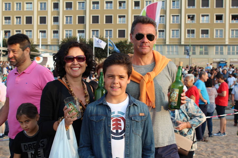 ¿Estuviste en el récord de escanciado simultáneo de 2017? ¡Búscate! (4)