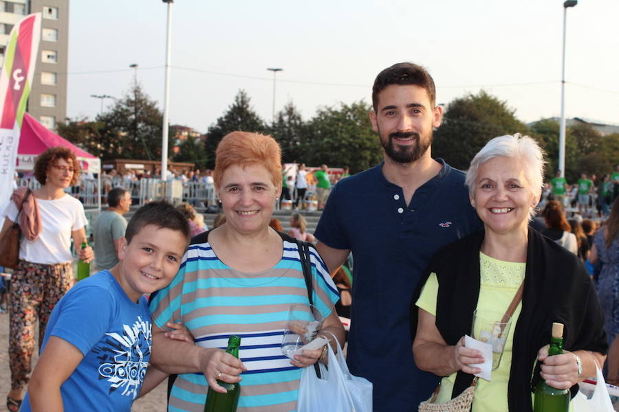 ¿Estuviste en el récord de escanciado simultáneo de 2017? ¡Búscate! (4)