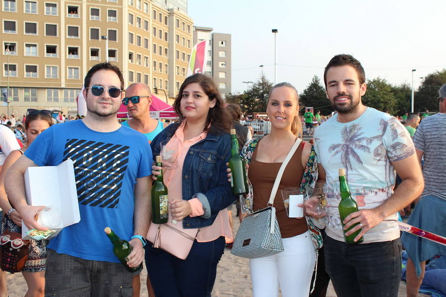 ¿Estuviste en el récord de escanciado simultáneo de 2017? ¡Búscate! (4)