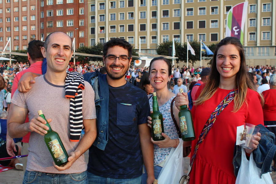 ¿Estuviste en el récord de escanciado simultáneo de 2017? ¡Búscate! (4)