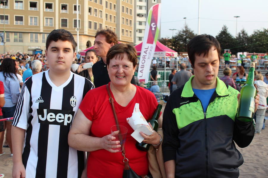 ¿Estuviste en el récord de escanciado simultáneo de 2017? ¡Búscate! (4)