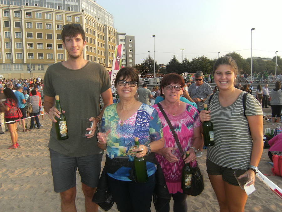 ¿Estuviste en el récord de escanciado simultáneo de 2017? ¡Búscate! (6)