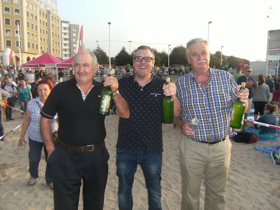 ¿Estuviste en el récord de escanciado simultáneo de 2017? ¡Búscate! (6)