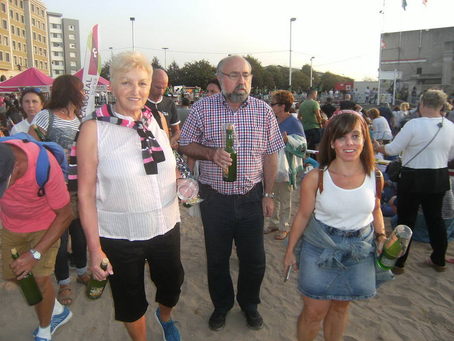 ¿Estuviste en el récord de escanciado simultáneo de 2017? ¡Búscate! (6)