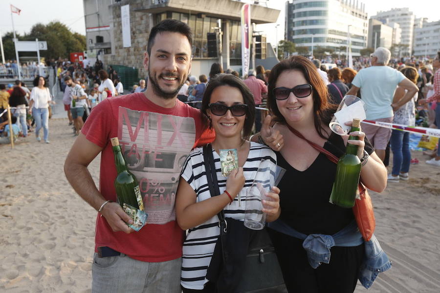 ¿Estuviste en el récord de escanciado simultáneo de 2017? ¡Búscate! (6)