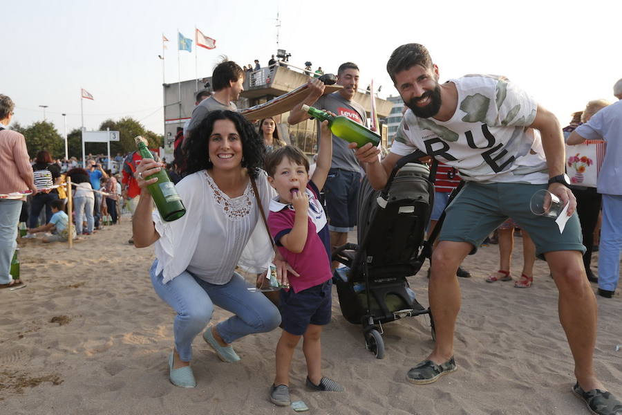 ¿Estuviste en el récord de escanciado simultáneo de 2017? ¡Búscate! (6)