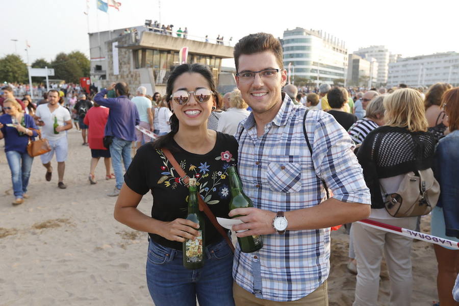 ¿Estuviste en el récord de escanciado simultáneo de 2017? ¡Búscate! (6)