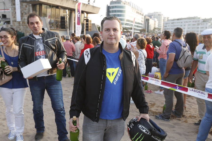 ¿Estuviste en el récord de escanciado simultáneo de 2017? ¡Búscate! (6)