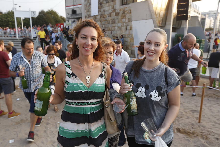 ¿Estuviste en el récord de escanciado simultáneo de 2017? ¡Búscate! (6)