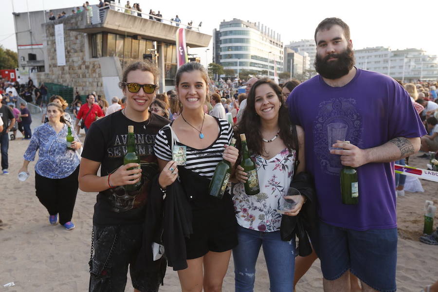 ¿Estuviste en el récord de escanciado simultáneo de 2017? ¡Búscate! (6)