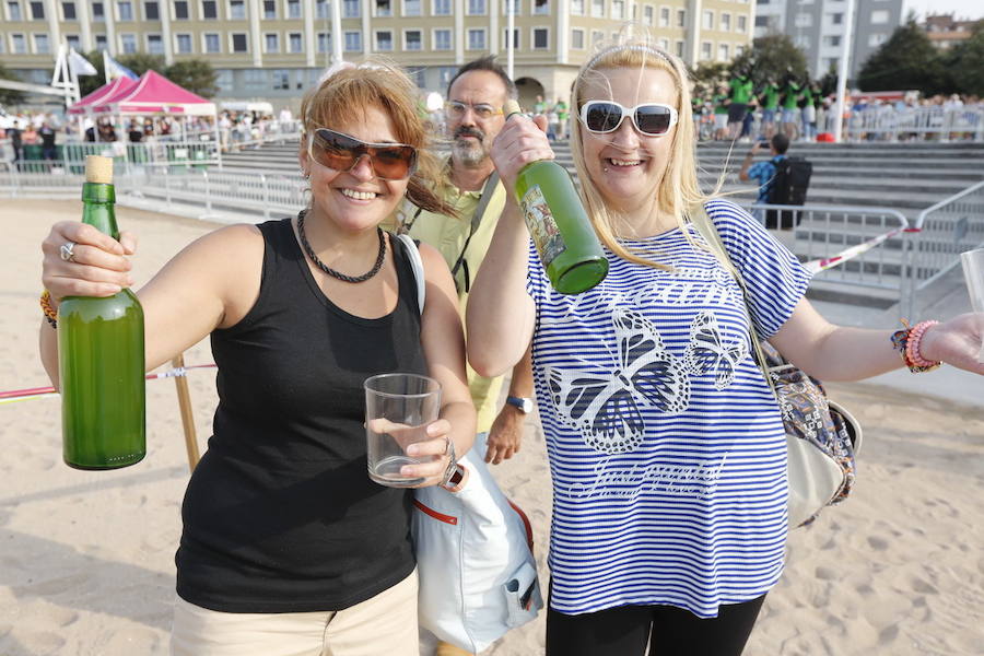 ¿Estuviste en el récord de escanciado simultáneo de 2017? ¡Búscate! (7)